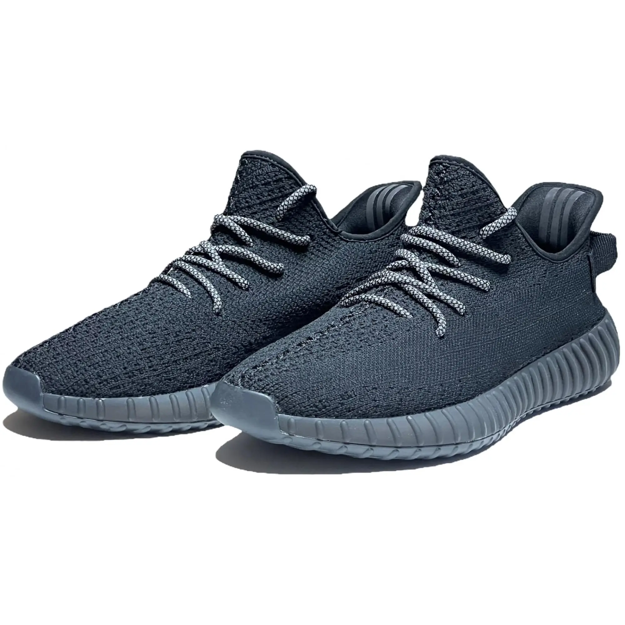 Sortie yeezy 350 v2 black clearance
