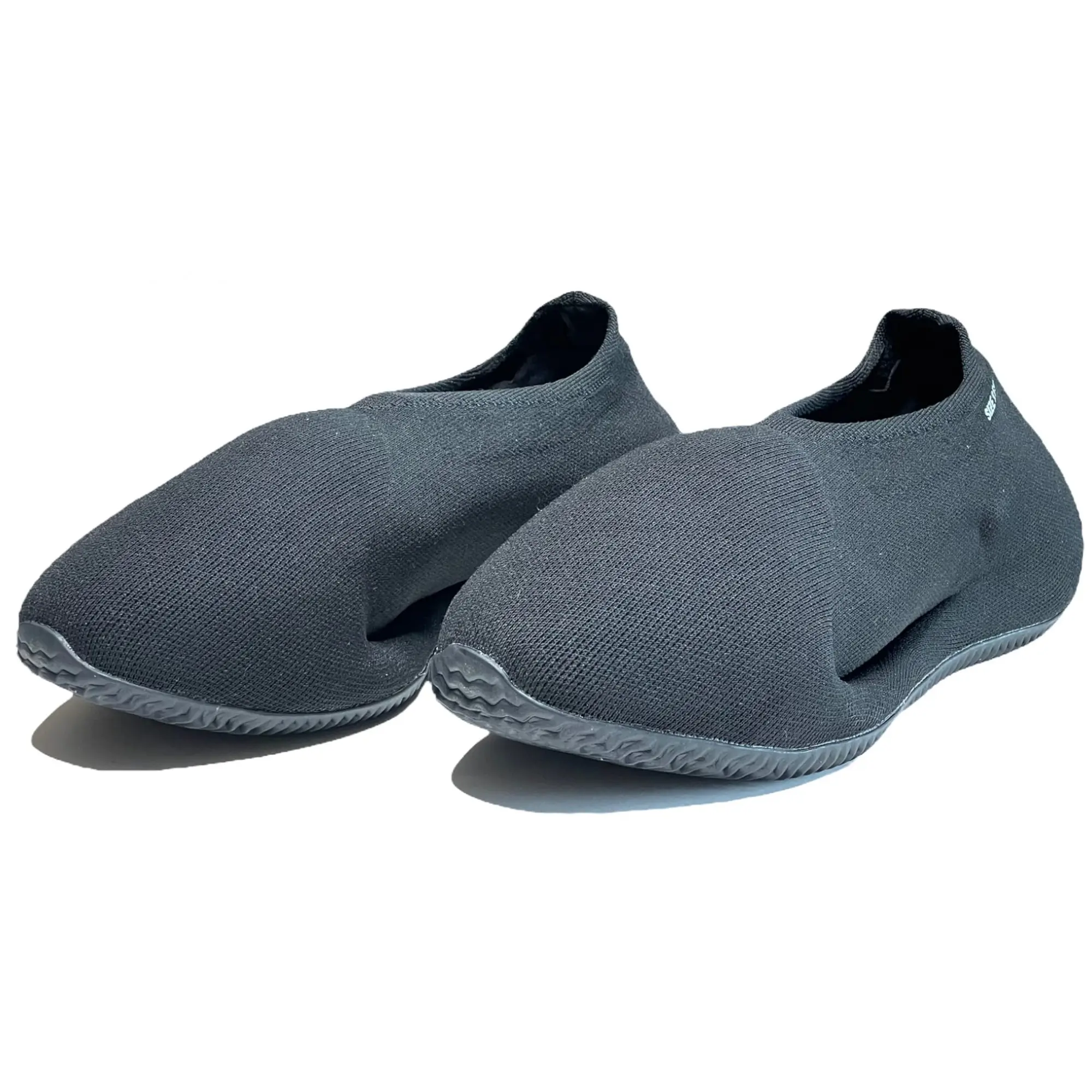 Knit runner shoes deals